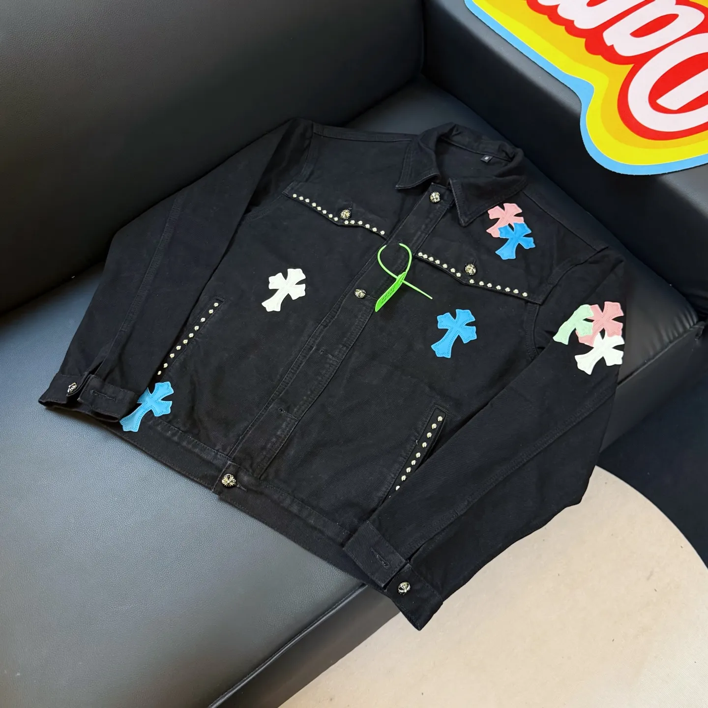 P300 model number: D352 Chrome hearts Crow contrasting leather rivet denim jacket SIZE#S m l xl